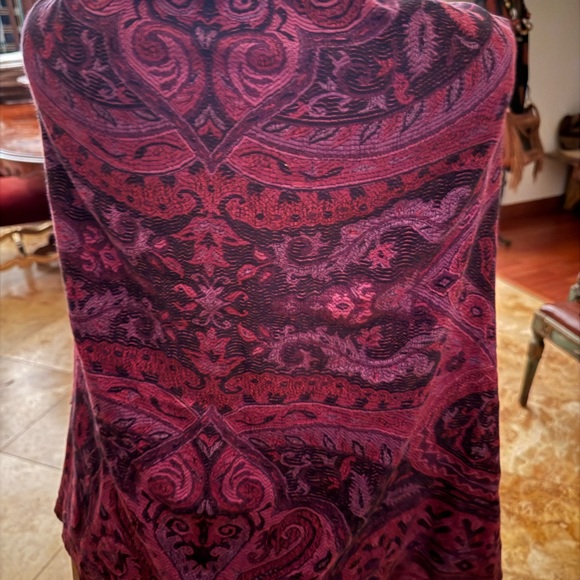 Luxurious Paisley Women's Scarf - Pink and Purple - Picture 2 of 3